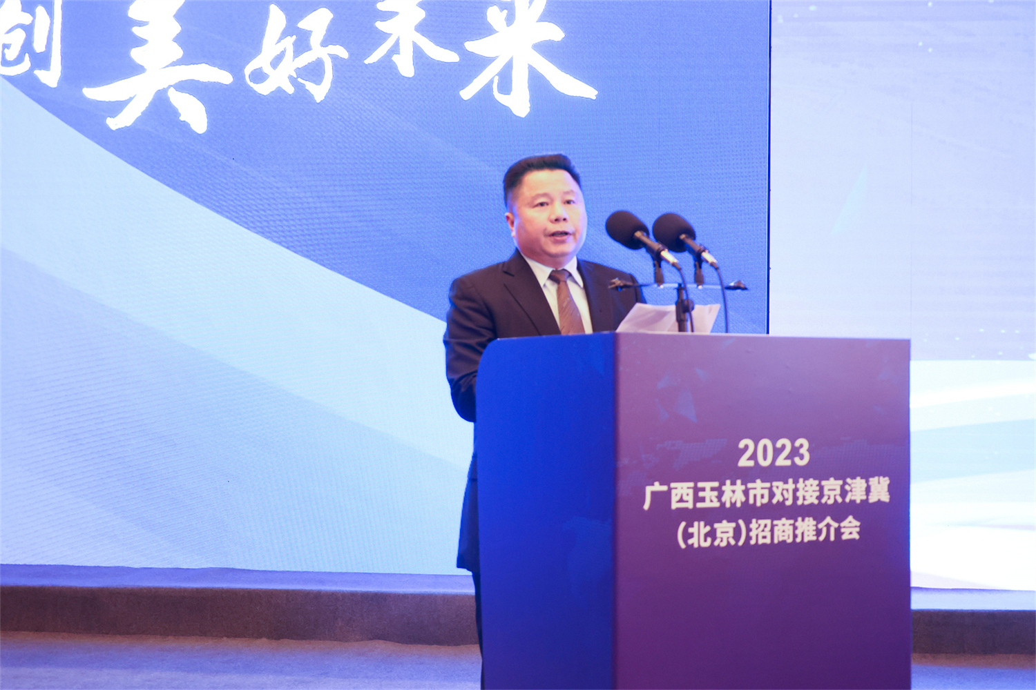 黄东.jpg